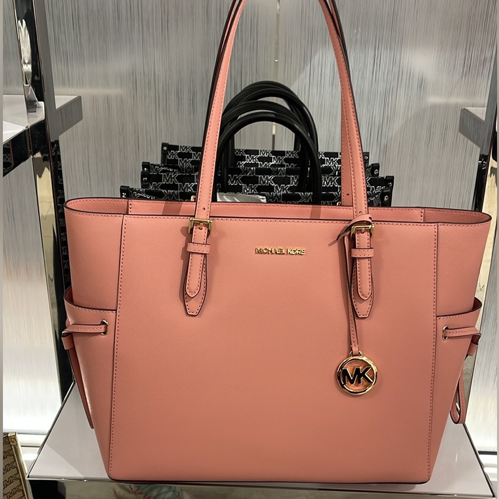 MICHAEL KORS
Gilly Large Saffiano Leather Tote Shoulder Bag
Primrose
NWT - Picture 1 of 16